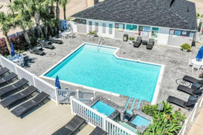 Stay Awhile Condo Minutes to Beach with Pool